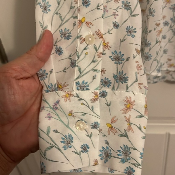 Violet + Claire women’s M. White & blues, pinks, yellows, & greens Floral Blouse - Picture 8 of 12
